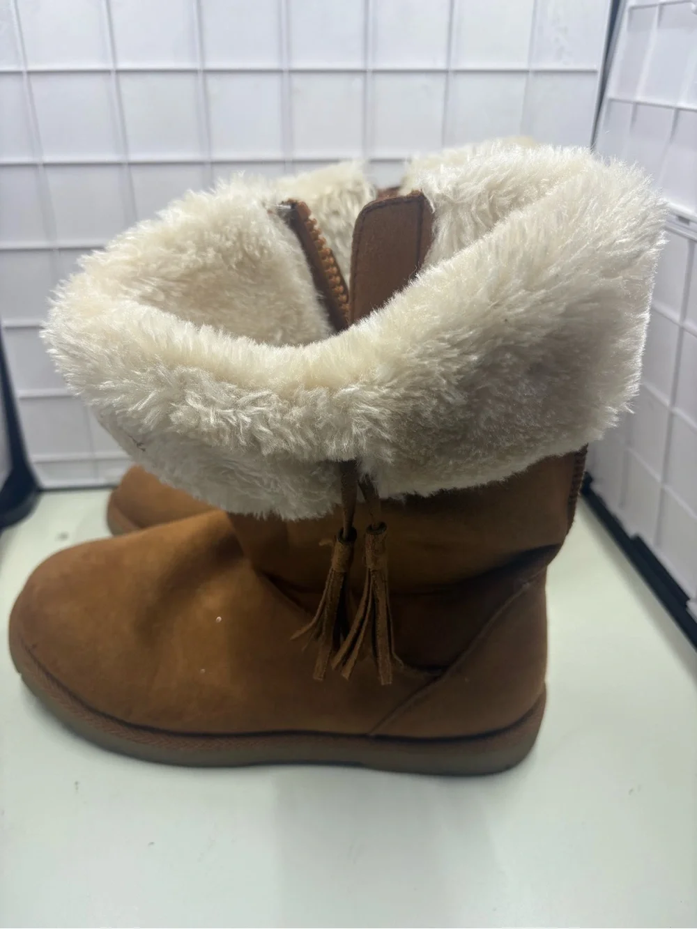 Girls Magellan Brown Faux Suede White Fur Boots Size 3